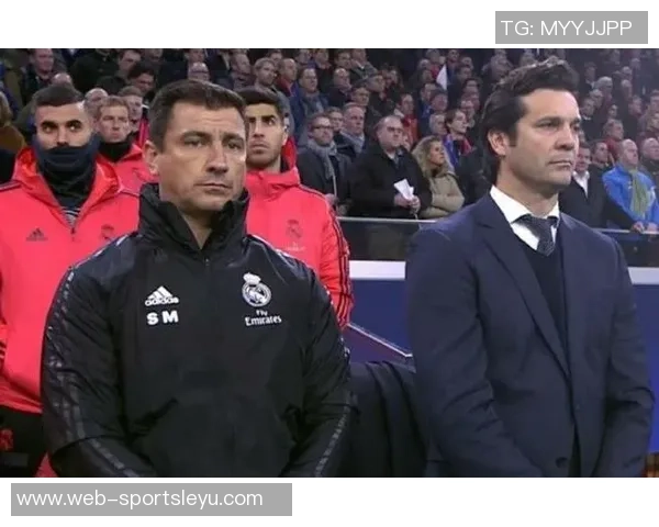 巴萨今日训练前为西班牙列车事故遇难者举行默哀仪式表达哀悼之情 巴萨今日训练前为西班牙列车事故遇难者举行默哀仪式表达哀悼之情