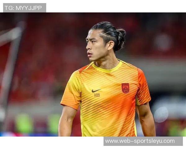 张玉宁与对方球员上半场激烈冲突各自领到黄牌引发热议 张玉宁与对方球员上半场激烈冲突各自领到黄牌引发热议